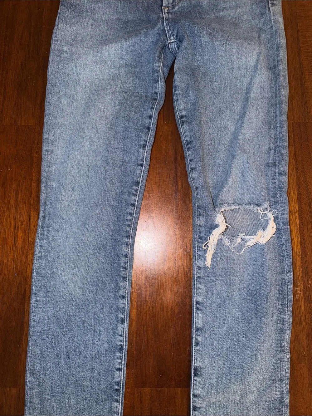 Citizens of Humanity Rocket Ankle Medium Blue Wash Distressed jeans. Size 27.